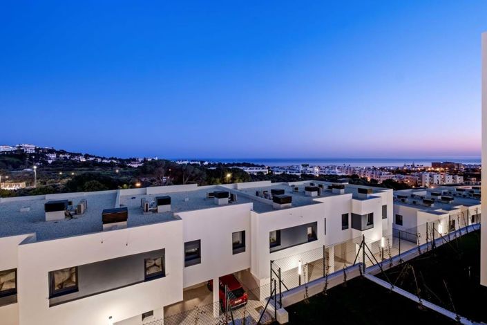 Image No.1-4 Bed Townhouse for sale