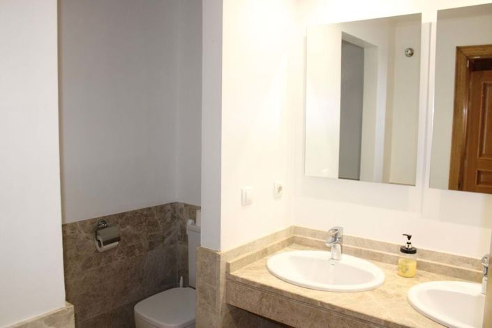 Image No.19-3 Bed Townhouse for sale