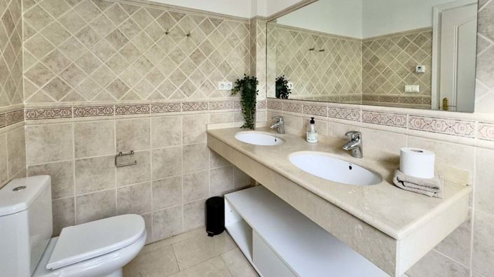 Image No.31-6 Bed Villa for sale