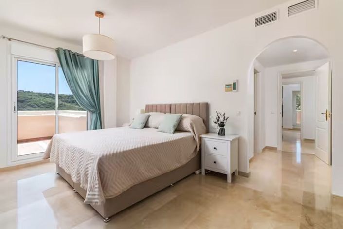 Image No.3-4 Bed Semi-Detached for sale