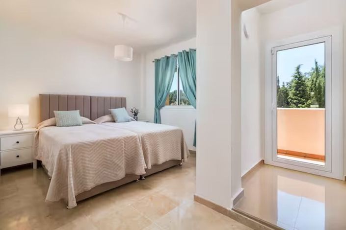 Image No.8-4 Bed Semi-Detached for sale