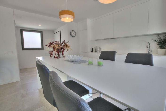 Image No.14-3 Bed Townhouse for sale