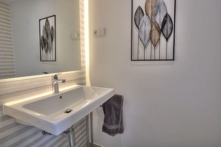 Image No.30-3 Bed Townhouse for sale