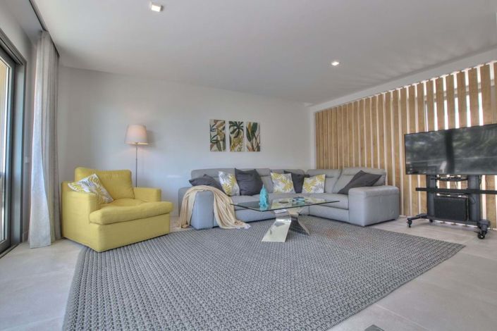 Image No.9-3 Bed Townhouse for sale