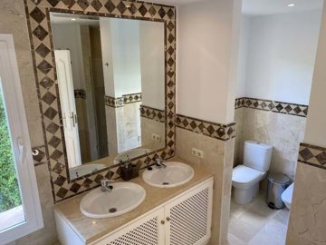 1447-623618-78d1f4f8b6655591b02d22fabb36a692d