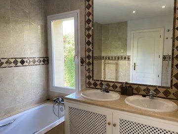 1447-623618-78d1f4f8b6655591b02d22fabb36a692d