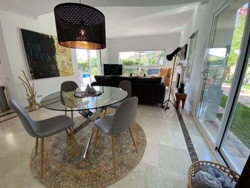 1447-623618-78d1f4f8b6655591b02d22fabb36a692d