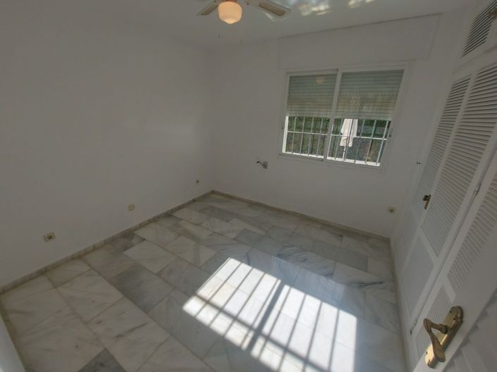 Image No.19-3 Bed Semi-Detached for sale