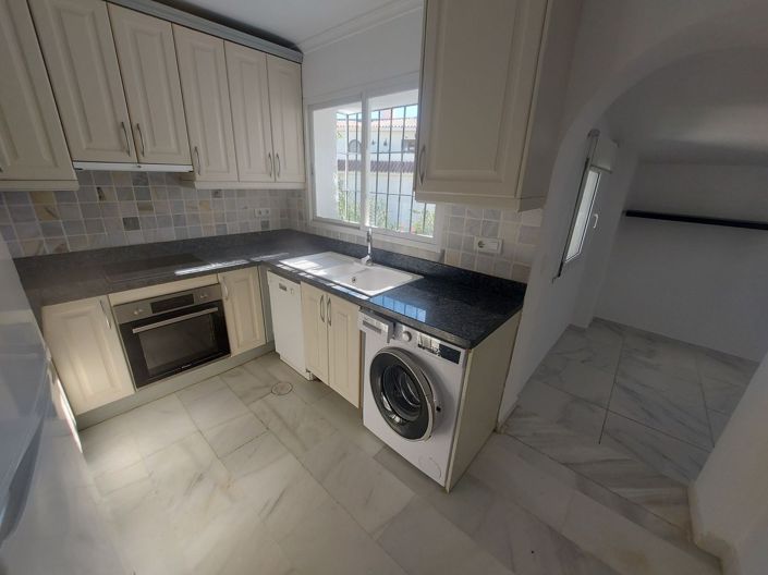 Image No.8-3 Bed Semi-Detached for sale