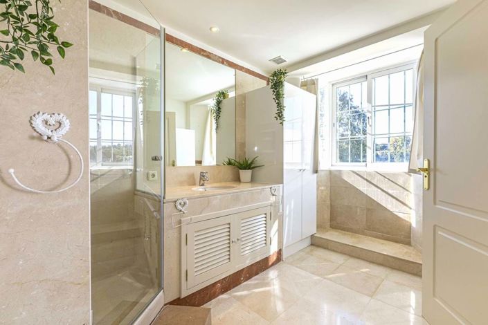 Image No.23-4 Bed Townhouse for sale