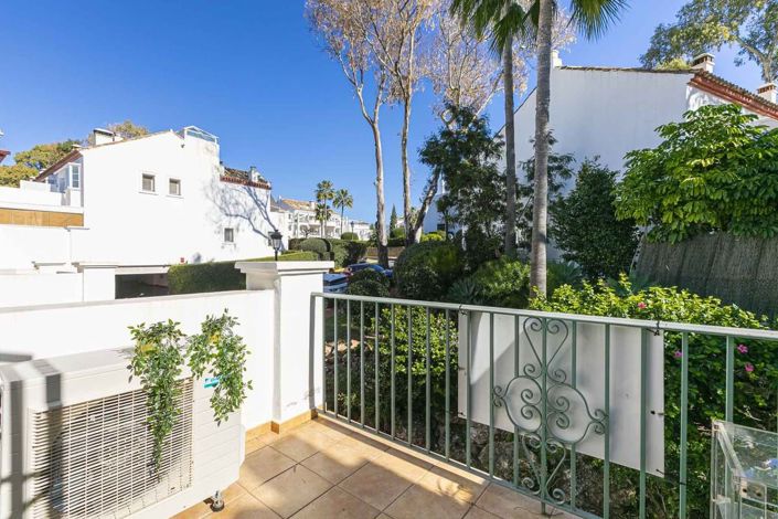 Image No.30-4 Bed Townhouse for sale