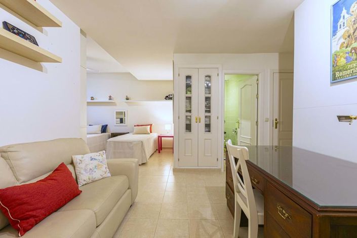 Image No.34-4 Bed Townhouse for sale