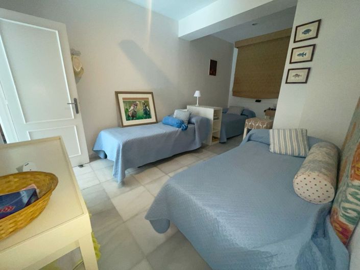 Image No.10-5 Bed Villa for sale