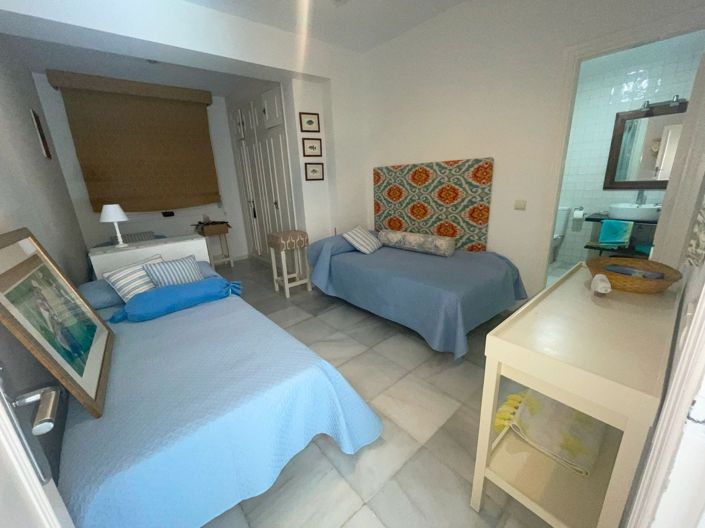 Image No.12-5 Bed Villa for sale