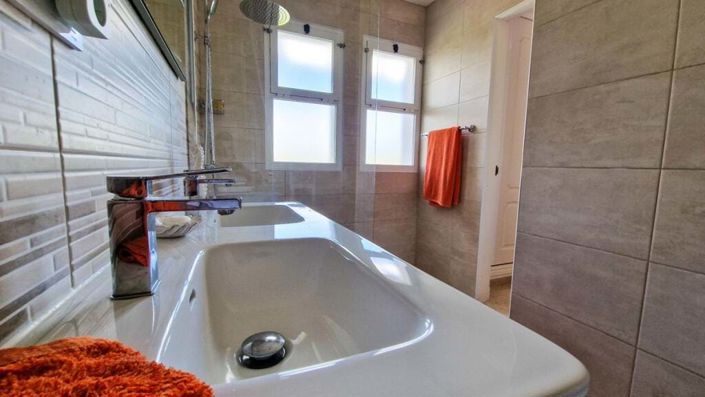 Image No.19-3 Bed Townhouse for sale