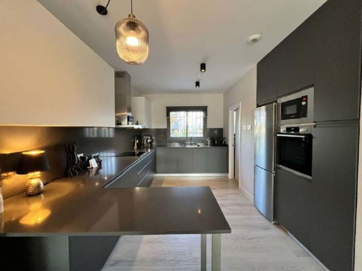 Image No.12-3 Bed Townhouse for sale