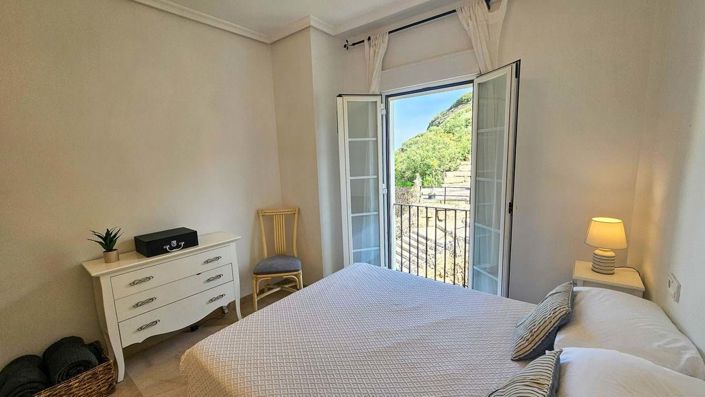 Image No.40-3 Bed Semi-Detached for sale