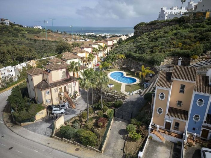 Image No.49-3 Bed Semi-Detached for sale