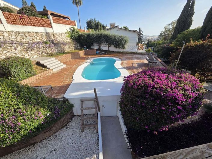 Image No.1-4 Bed Villa for sale