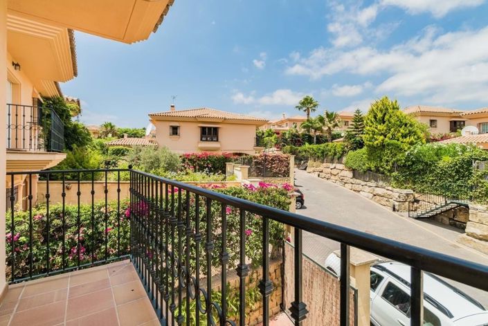 Image No.25-3 Bed Townhouse for sale