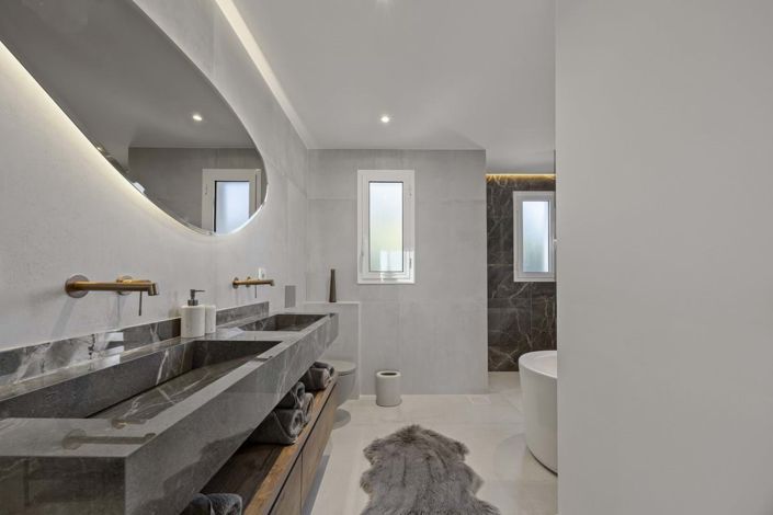 Image No.20-3 Bed Apartment for sale