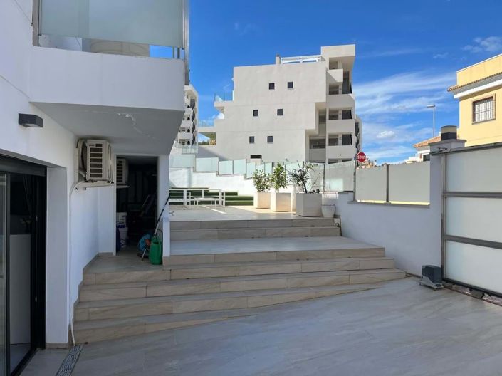 Image No.3-3 Bed Villa for sale