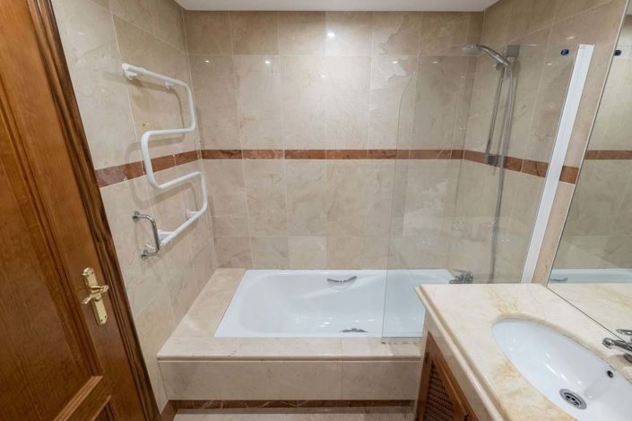 Image No.20-3 Bed Apartment for sale