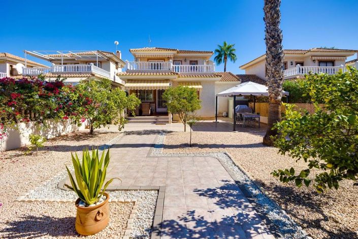 Image No.1-3 Bed Villa for sale