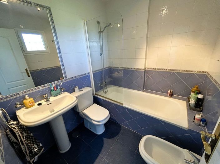 Image No.11-3 Bed Townhouse for sale