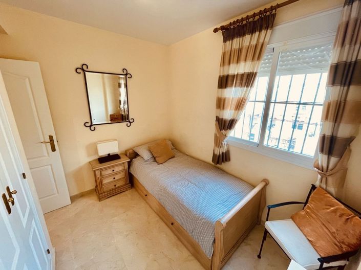 Image No.14-3 Bed Townhouse for sale