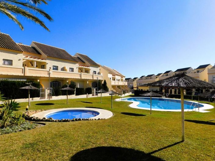 Image No.18-3 Bed Townhouse for sale