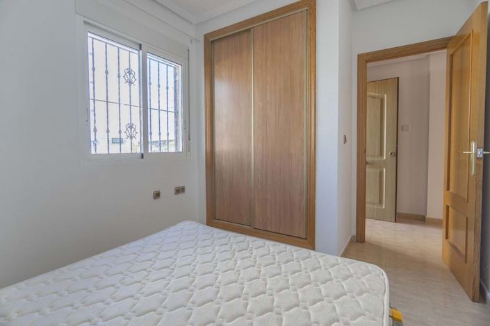 Image No.18-3 Bed Townhouse for sale