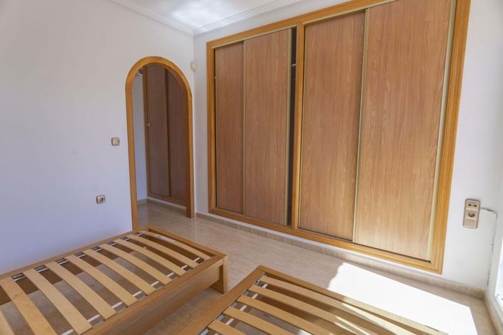 Image No.28-3 Bed Townhouse for sale