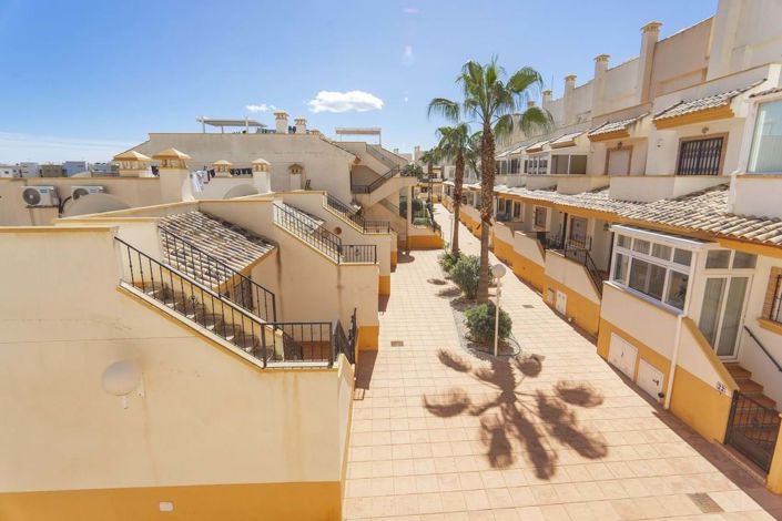 Image No.30-3 Bed Townhouse for sale