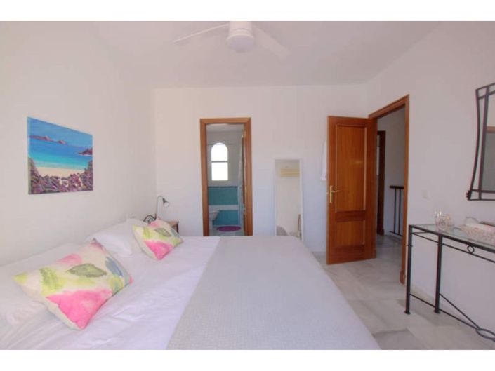 Image No.16-3 Bed Townhouse for sale