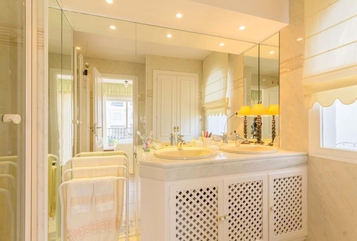 Image No.10-3 Bed Townhouse for sale