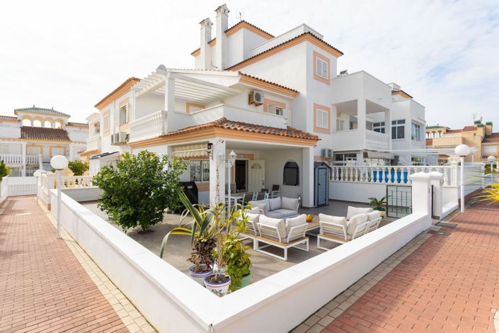 Image No.2-3 Bed Townhouse for sale