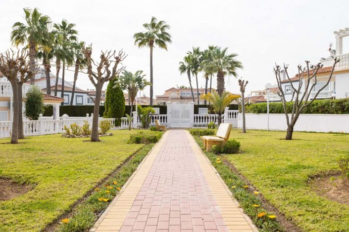 Image No.38-3 Bed Townhouse for sale