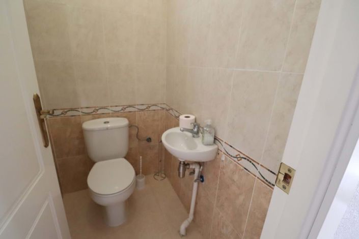 Image No.18-3 Bed Semi-Detached for sale