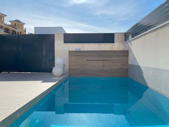 Image No.2-4 Bed Townhouse for sale