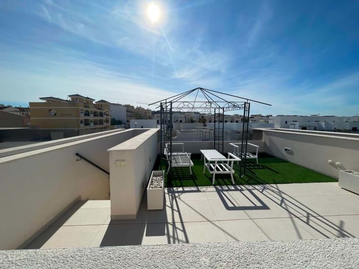 Image No.3-4 Bed Townhouse for sale