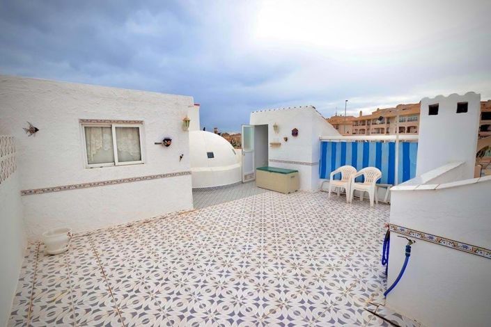 Image No.18-2 Bed Townhouse for sale