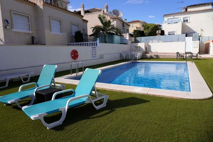 Image No.1-Villa de 3 chambres à vendre à Villamartin