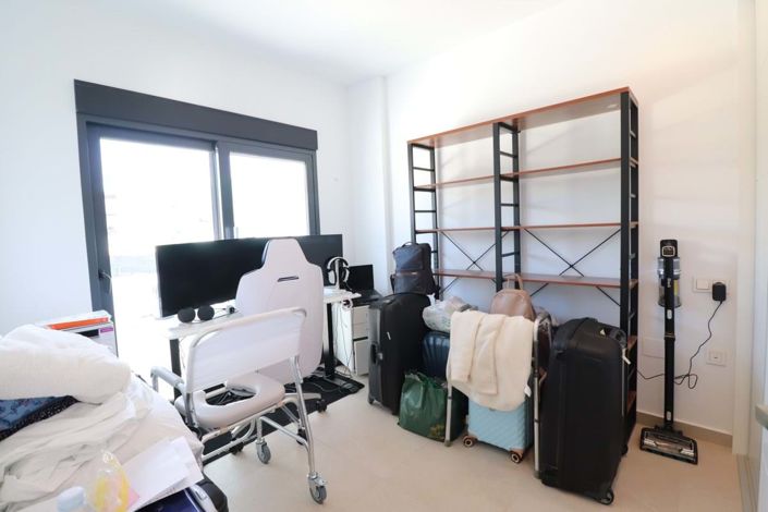 Image No.13-4 Bed Townhouse for sale