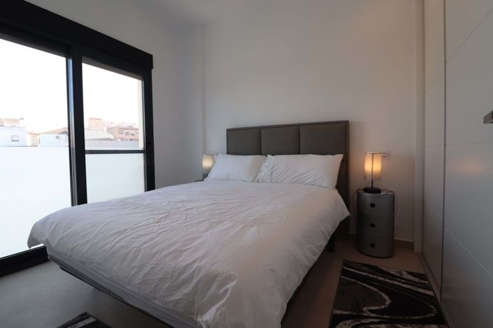 Image No.7-4 Bed Townhouse for sale