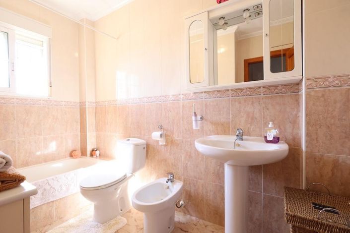 Image No.14-2 Bed Townhouse for sale