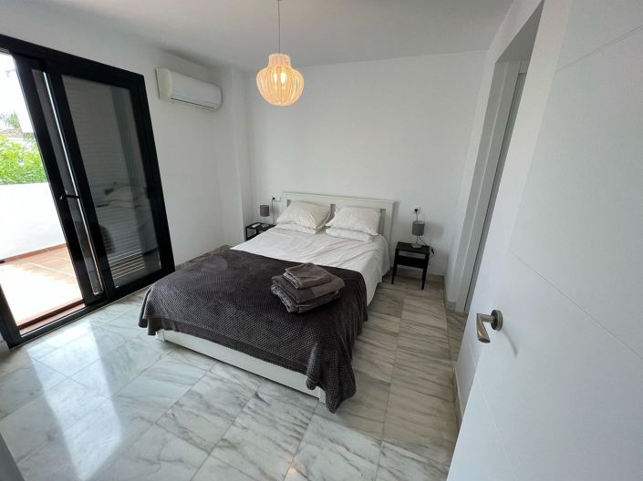 Image No.11-3 Bed Townhouse for sale