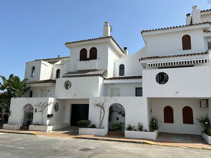 Image No.15-3 Bed Townhouse for sale