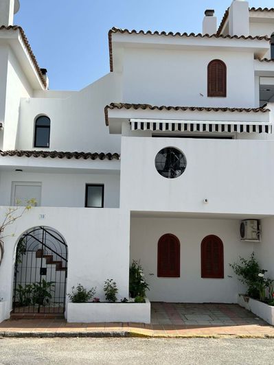 Image No.16-3 Bed Townhouse for sale