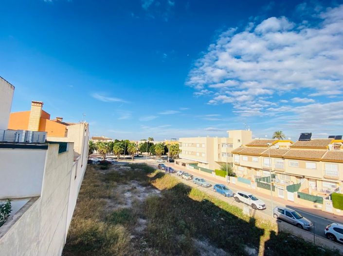 Image No.19-3 Bed Townhouse for sale